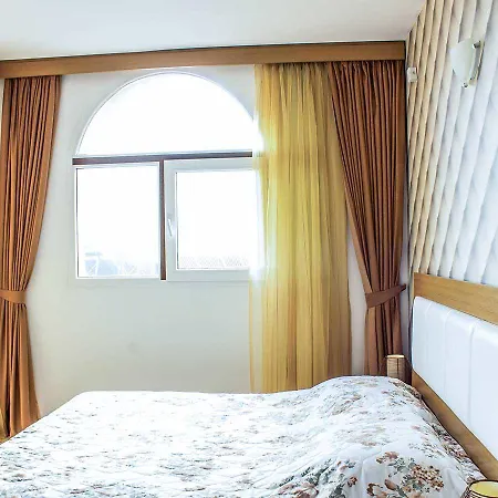 Apartment Dom-el Real 4 - *